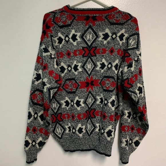 Stylish Red and Black Geometric Sweater - Picture 4 of 5